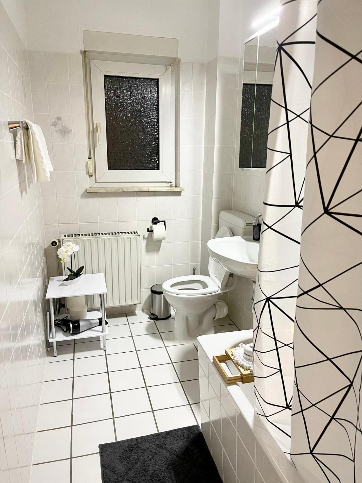 Tunnel Apartment - Nordbahntrasse, Kontaktloser Self-Check-In, Netflix Wuppertal Luaran gambar